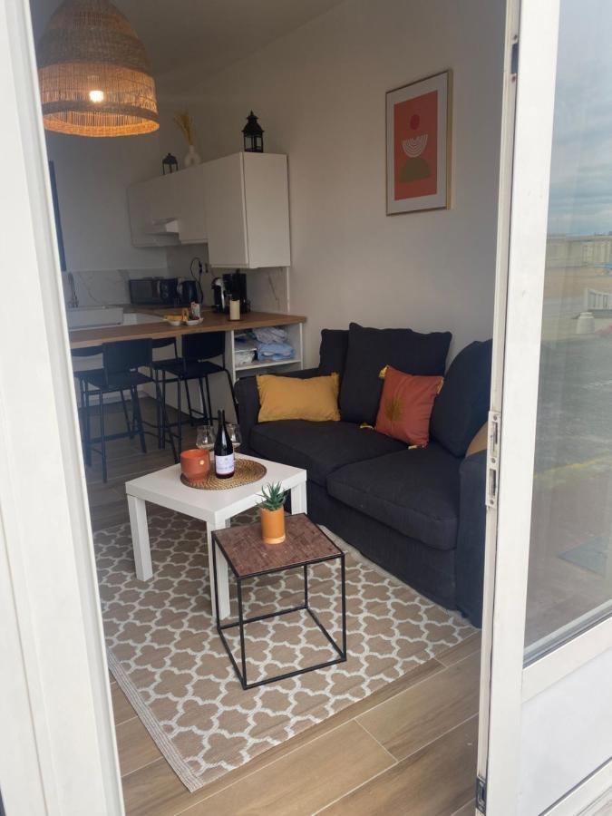 Paradis Les Pieds Sur Le Sable Trouville Palace Exterior photo